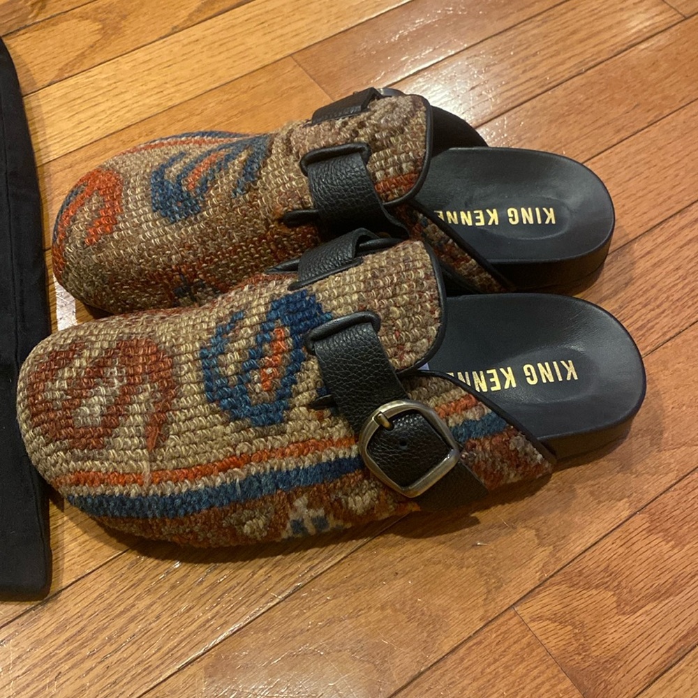 King Kennedy Rug Mules Sz 9.  New